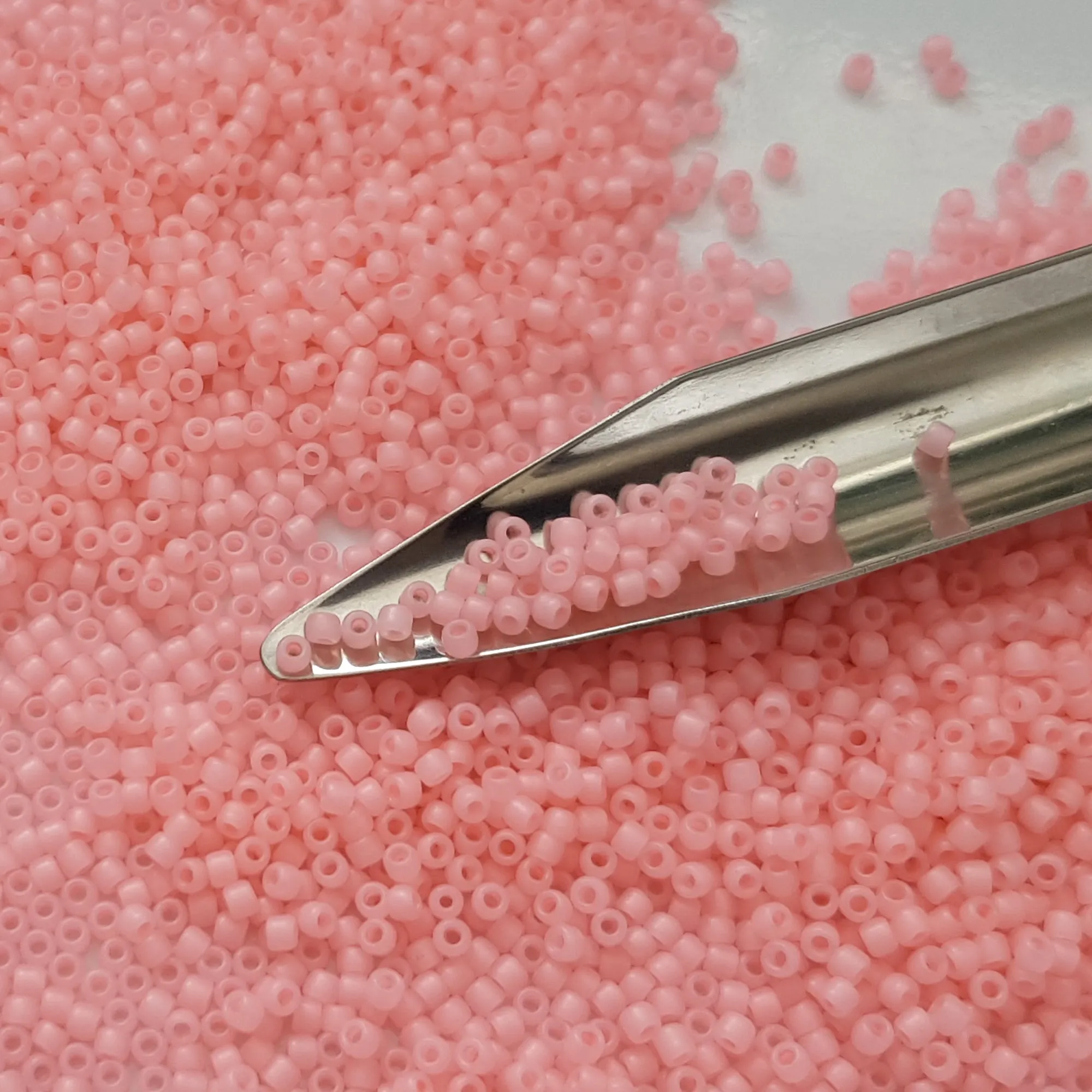 11/0 TR-145F Pink Innocent Frosted Ceylon 10g/30g Round Toho Seed Beads | Beading Supply