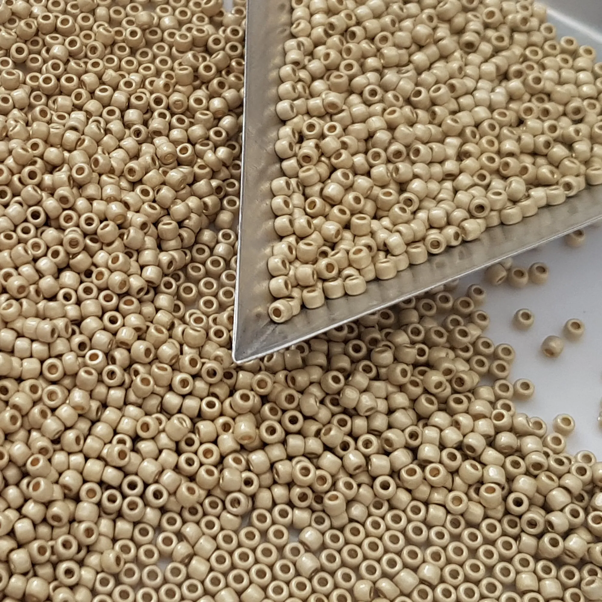 11/0 TR-PF558F Aluminium Galvanized Matte Permanent Finish 10g/30g Round Toho Seed Beads | Beading Supply