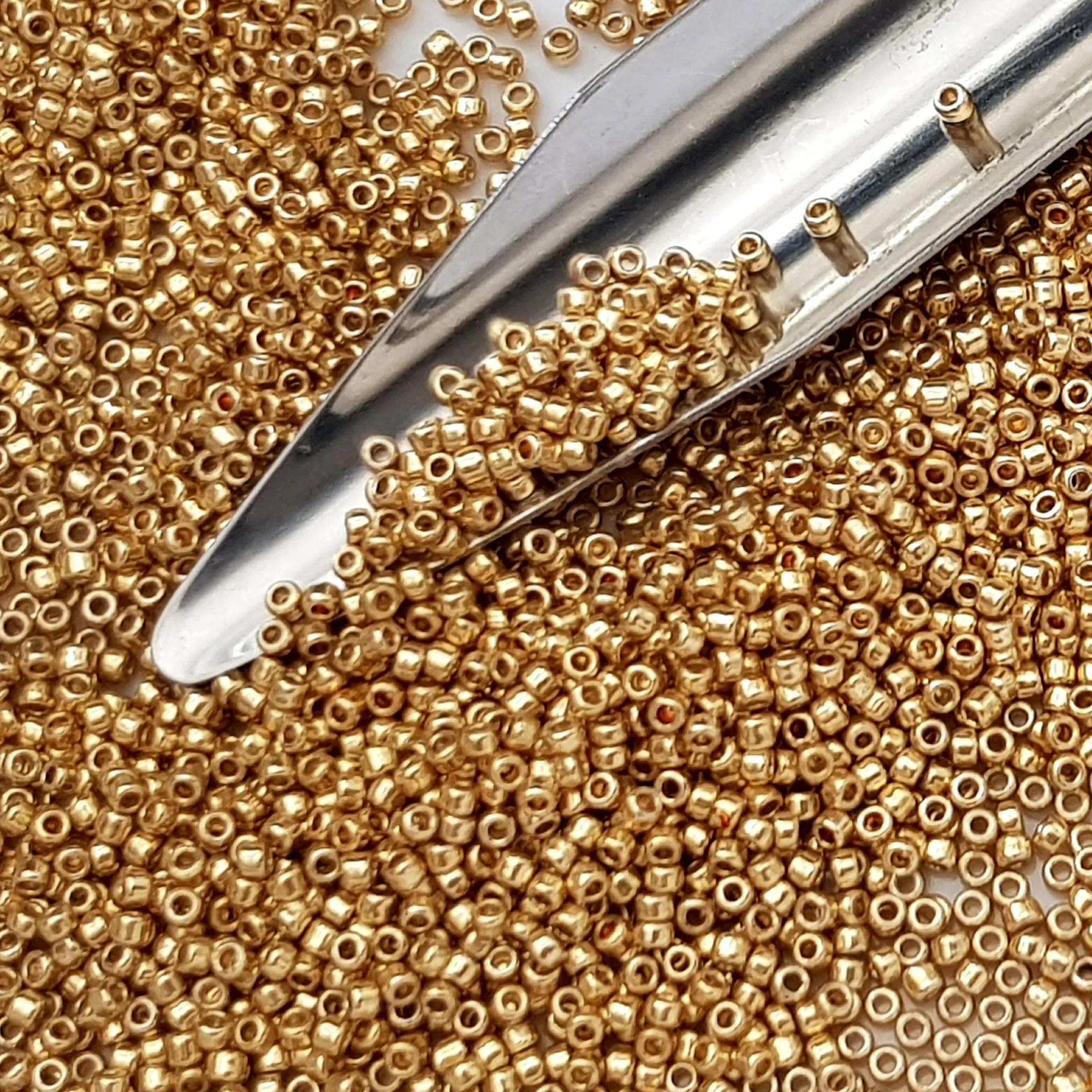 15/0 TR-PF557 Starlight Gold Galvanized PermaFinish Round Toho 5g Seed Beads | Beading Supply