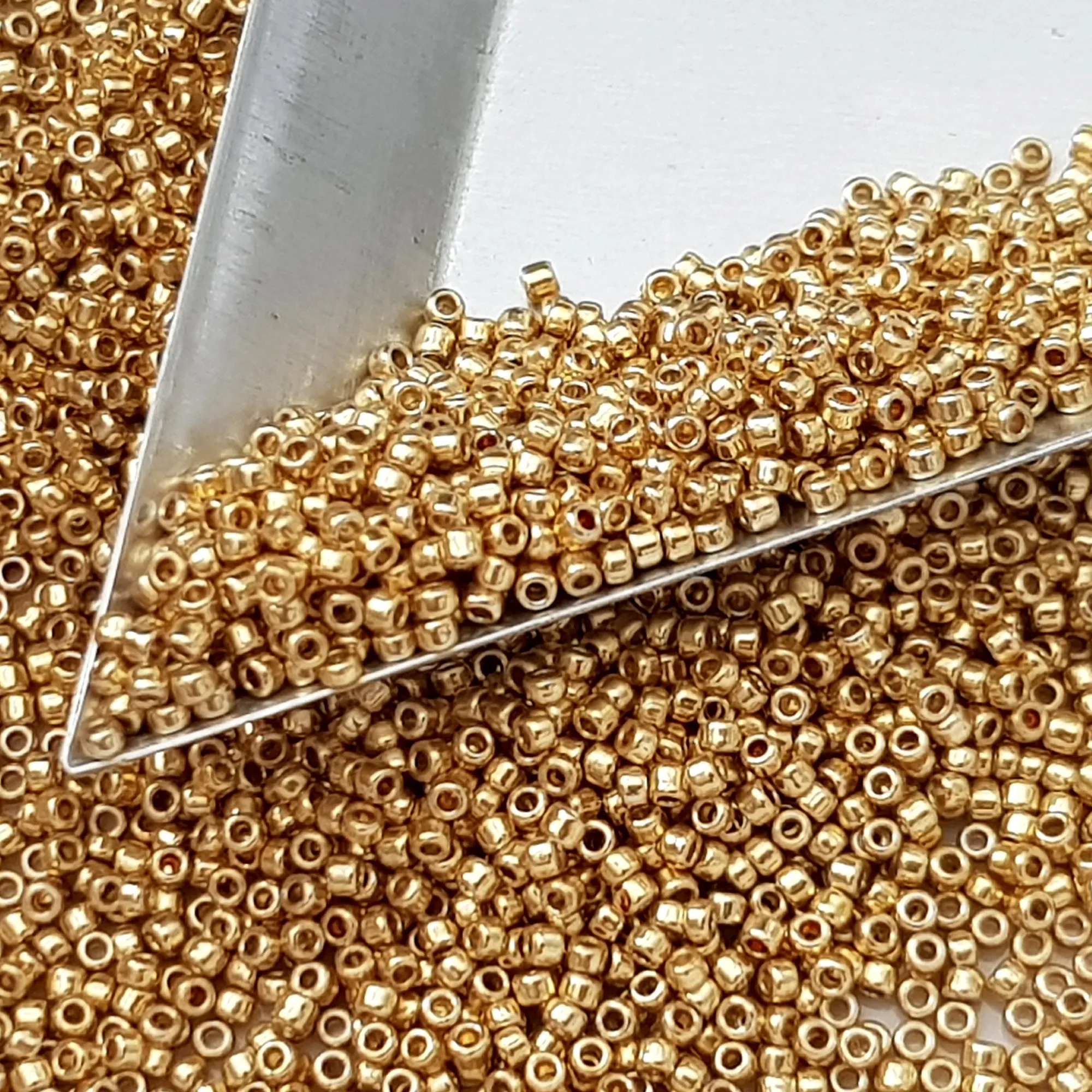 15/0 TR-PF557 Starlight Gold Galvanized PermaFinish Round Toho 5g Seed Beads | Beading Supply